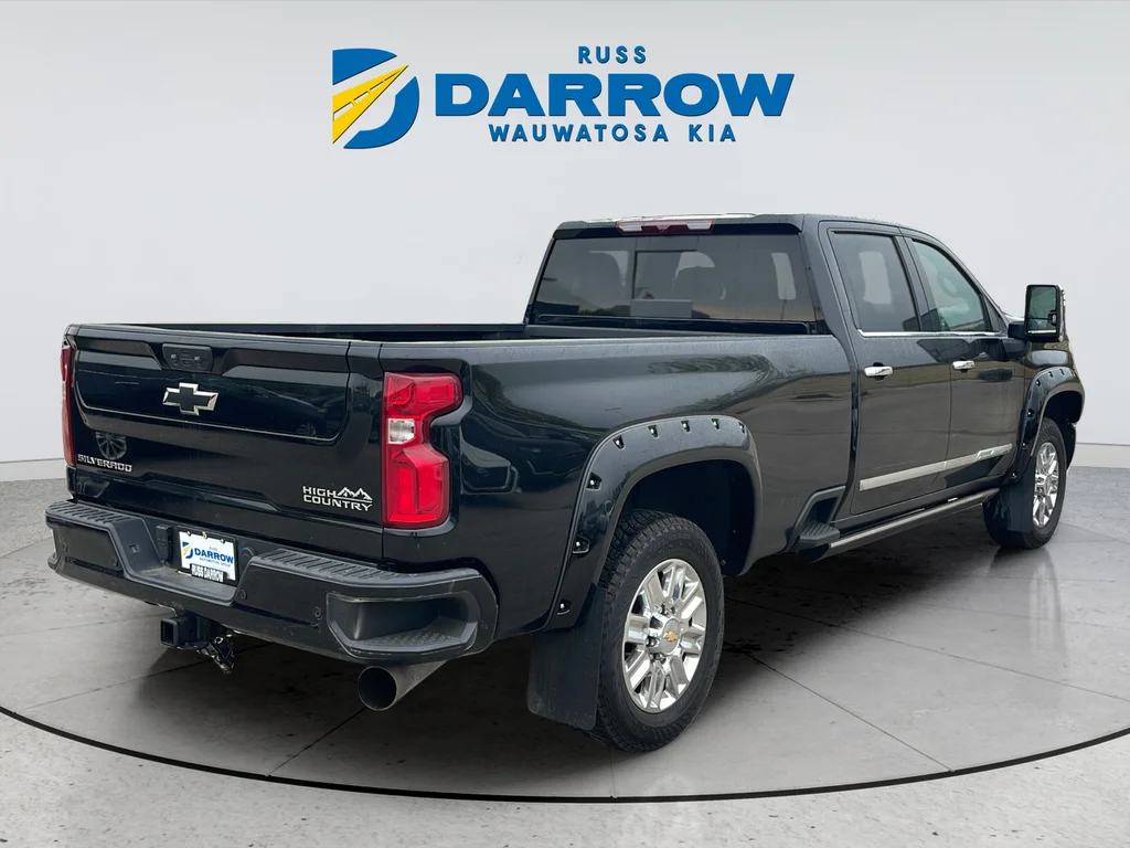 Used 2024 Black Chevrolet High Country image 5