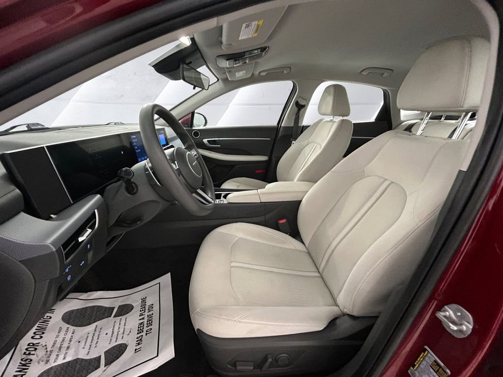 Used 2025 Red Hyundai SEL image 7