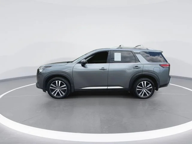Used 2025 Gray Nissan Platinum image 7