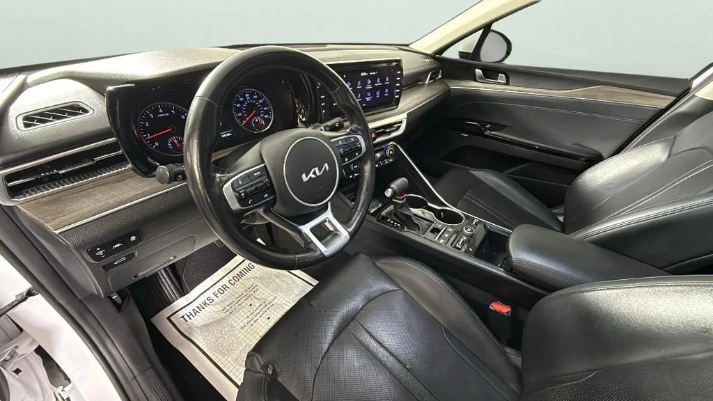 Used 2022 White Kia EX image 18