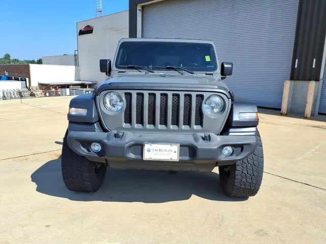 Used 2018  Jeep Sport S image 2