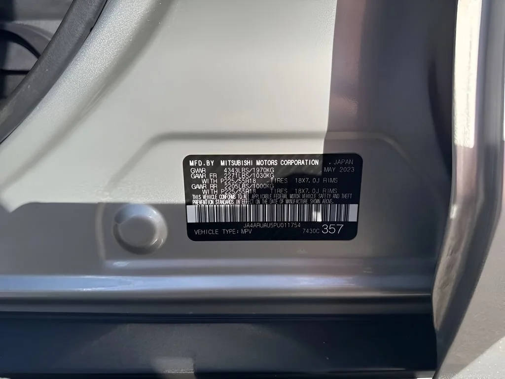 Used 2023 Silver Mitsubishi ES image 35