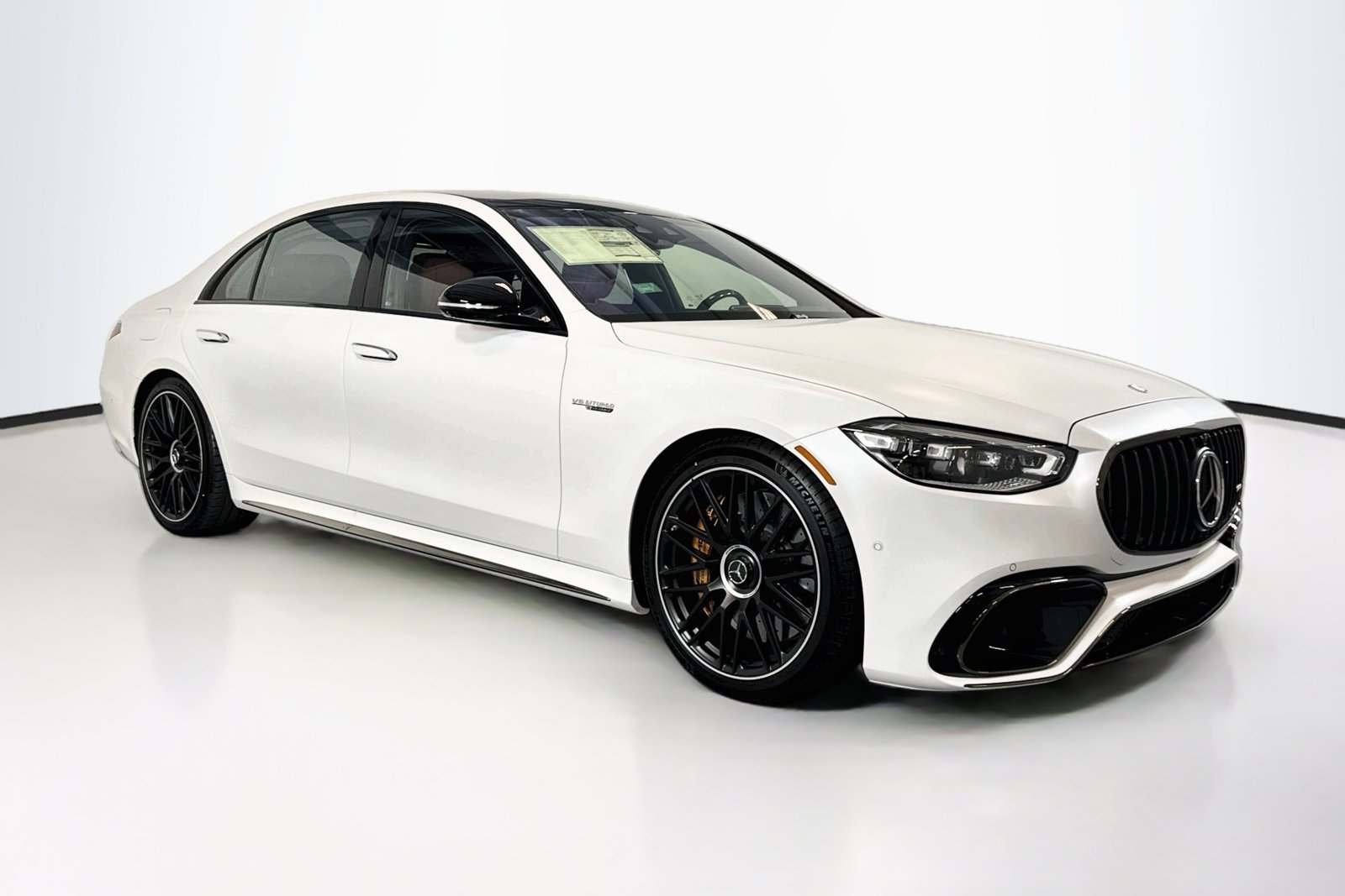 New 2026 MANUFAKTUR Moonlight White Magno Mercedes-Benz AMG® S 63 E image 3