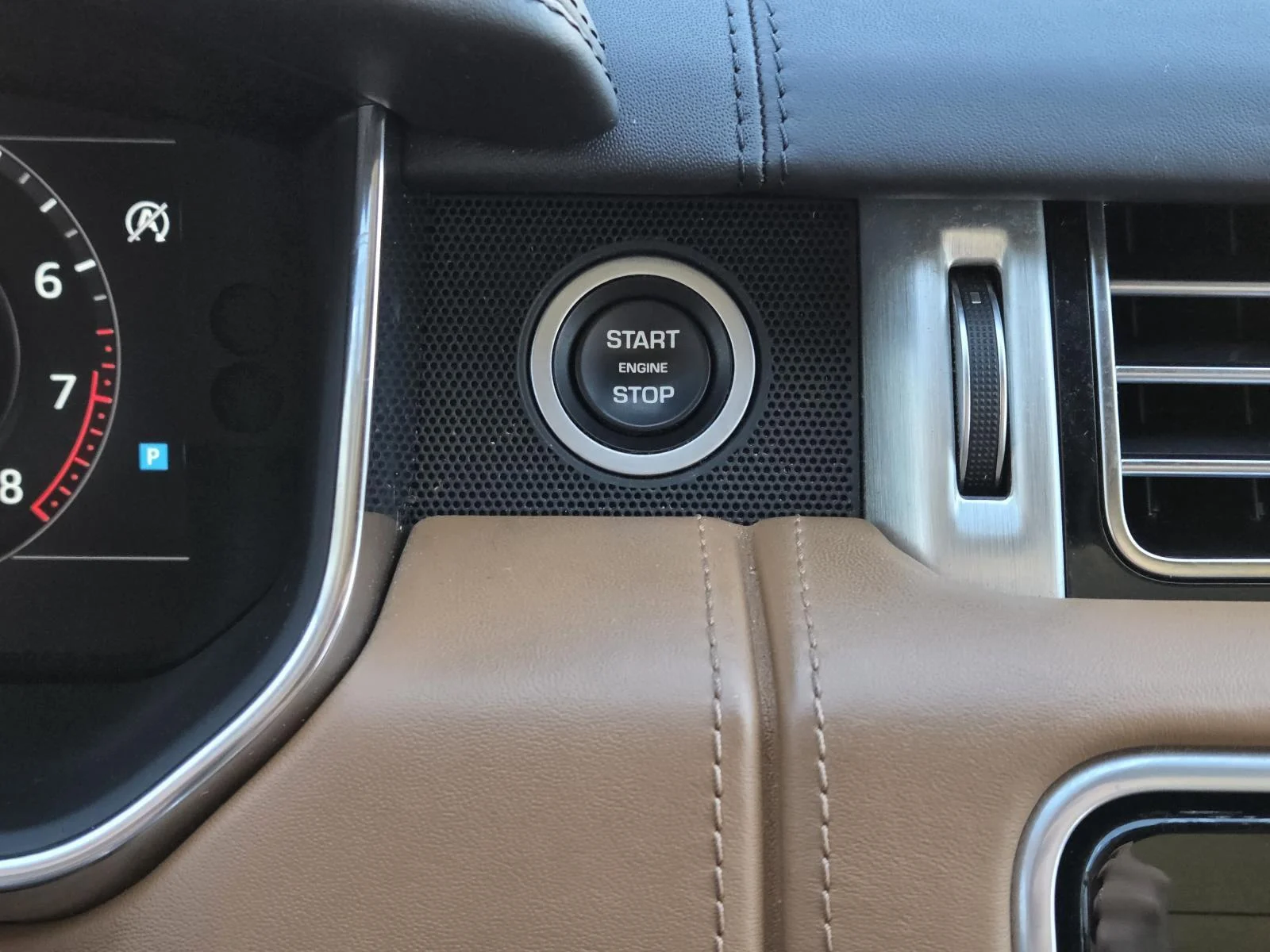 Used 2019 Silicon Silver Premium Metallic Land Rover Autobiography image 25