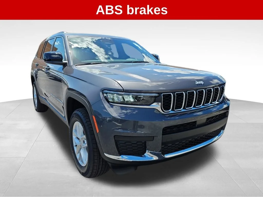 New 2026 Baltic Gray Metallic Clear-Coat Exterior Paint Jeep Altitude image 8