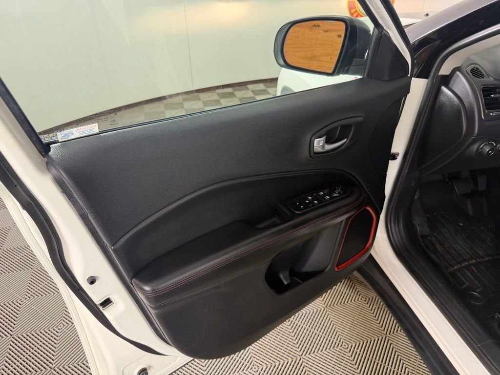 Used 2018 White Jeep Trailhawk image 13
