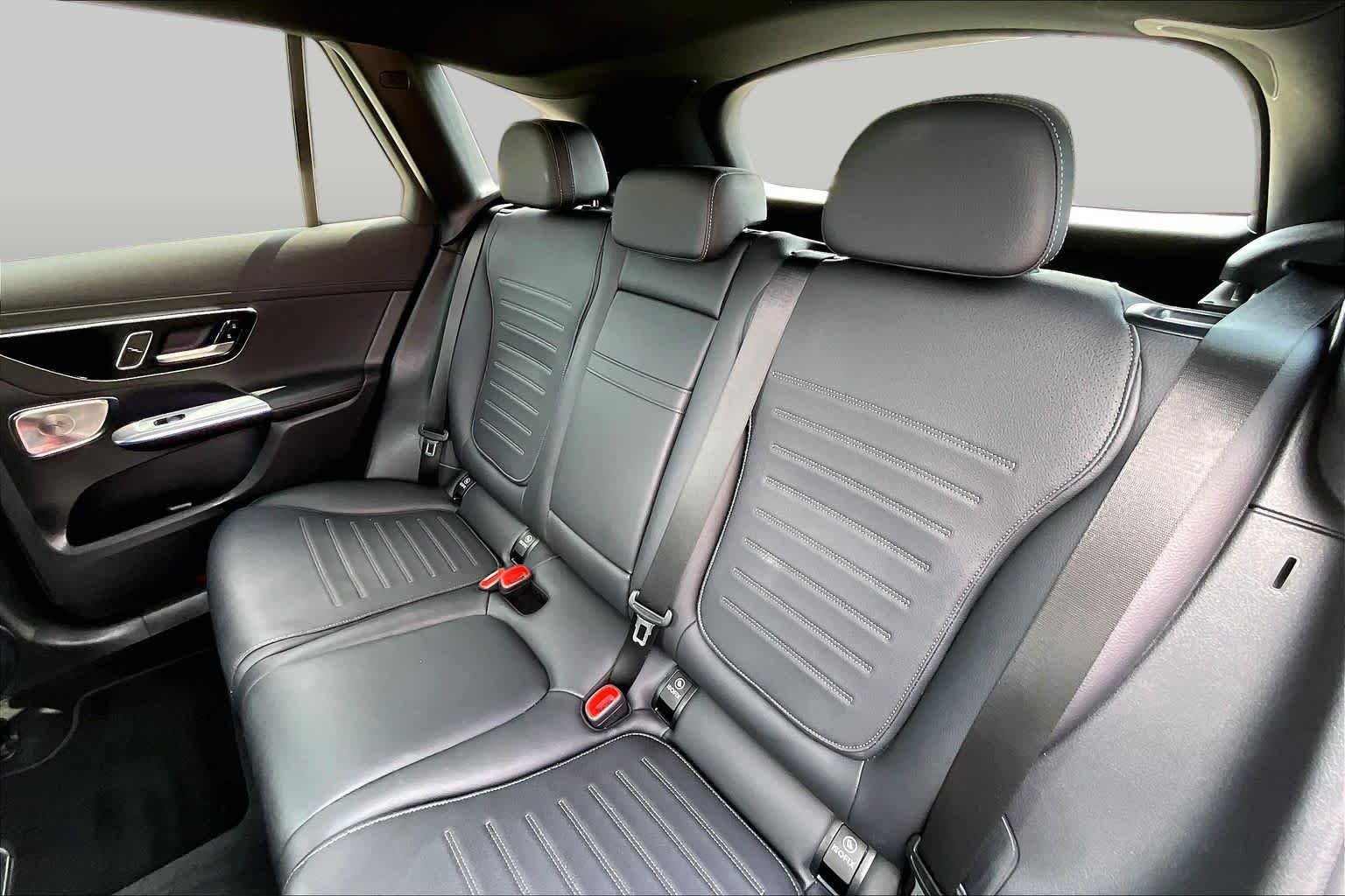 Used 2025 Graphite Grey Metallic Mercedes-Benz GLC 300 image 21