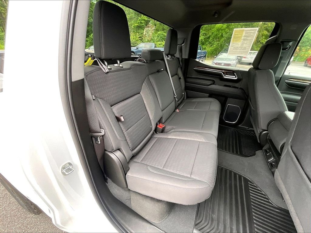 Used 2023 White GMC Elevation image 19