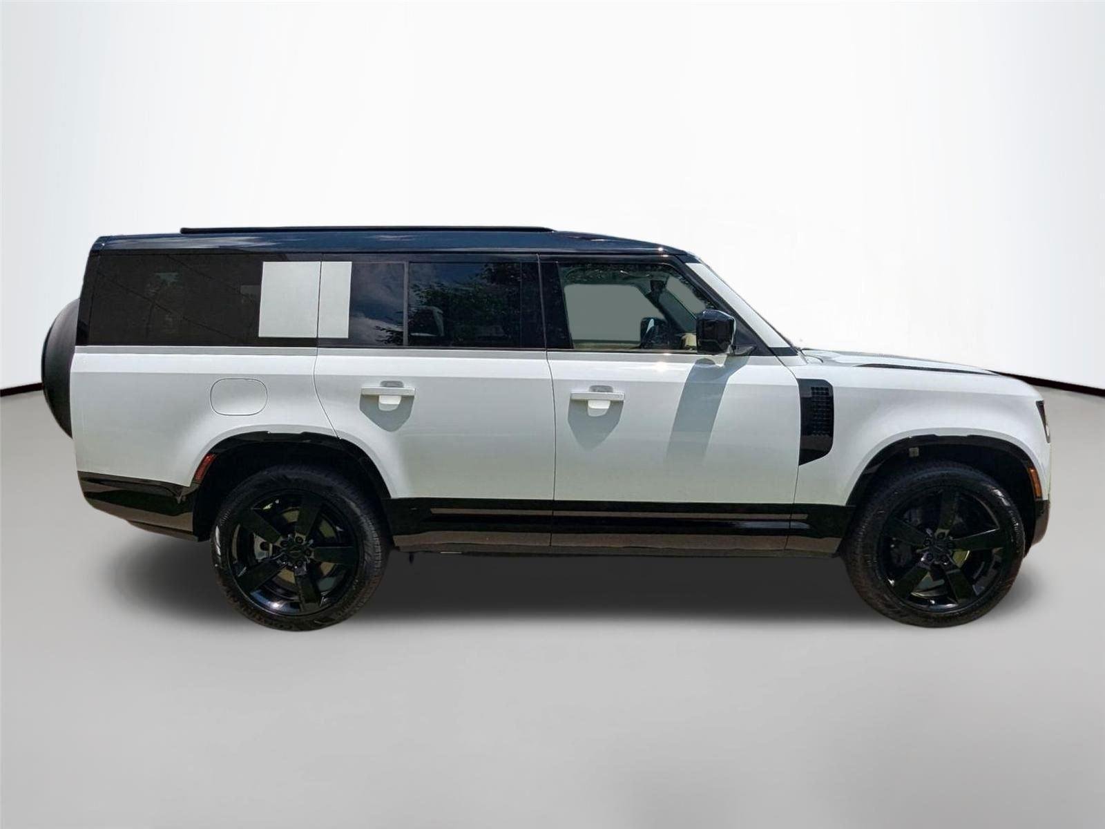 New 2026 Fuji White Land Rover X-Dynamic SE image 4