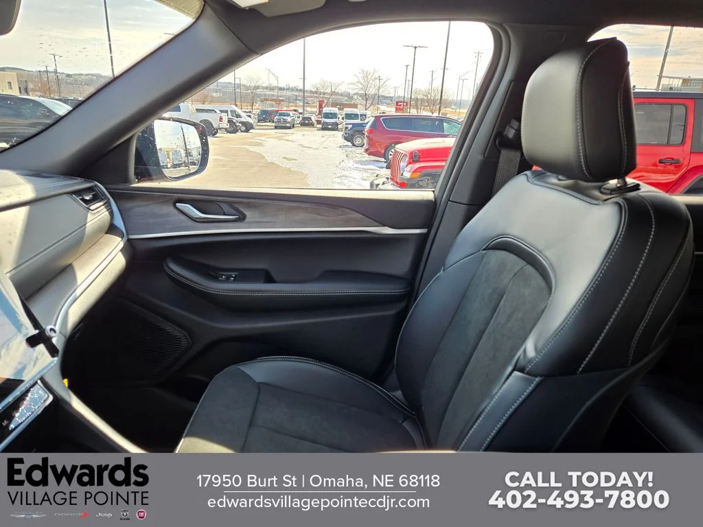New 2026 Velvet Red Pearl-Coat Exterior Paint Jeep Laredo Altitude image 22
