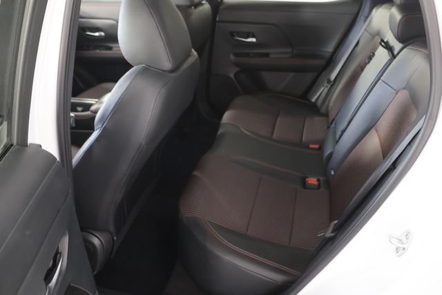 Used 2025 Aspen White Nissan SR image 19