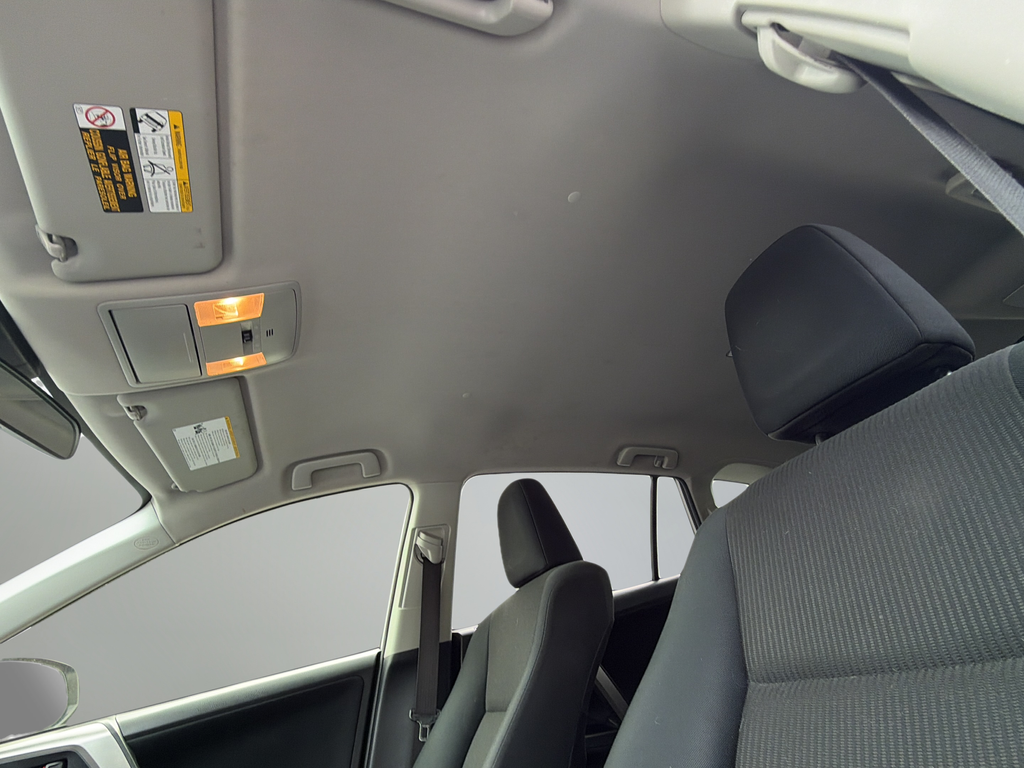 Used 2018 Silver Toyota LE image 19