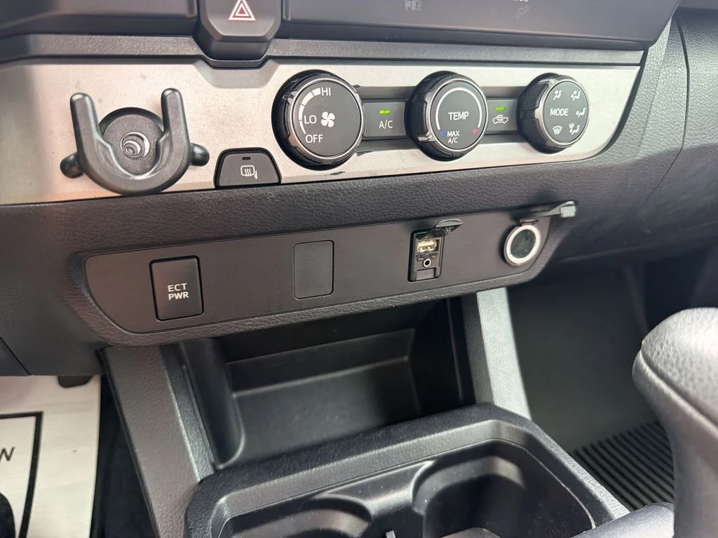 Used 2019 White Toyota SR image 40