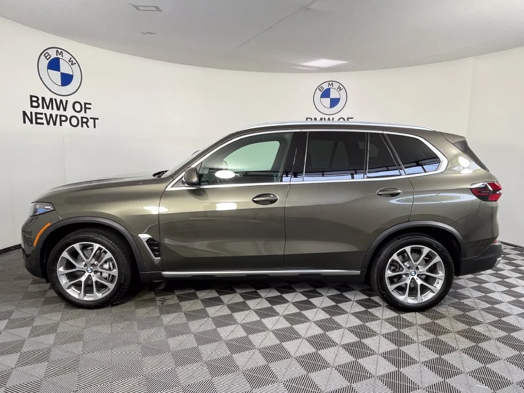 Certified Used 2025 Green Metallic BMW xDrive40i image 13