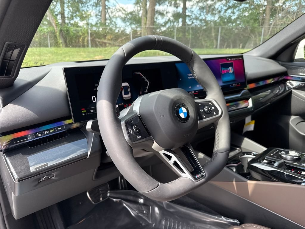 Used 2027 White BMW 530i xDrive image 14