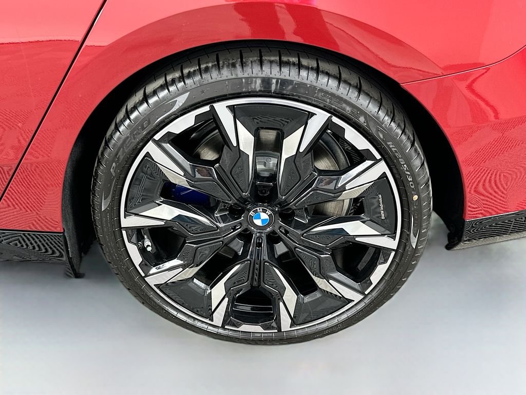 New 2027 Vegas Red Metallic BMW 550e xDrive image 23