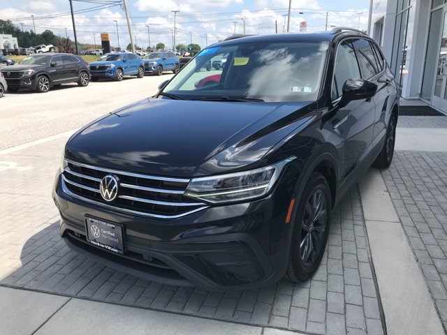 Certified Used 2023 Deep Black Pearl Volkswagen SE image 4