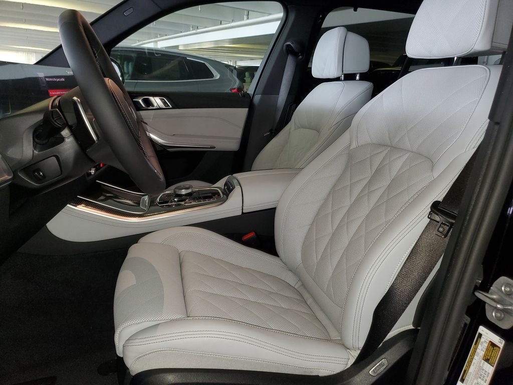 New 2026 Black Sapphire Metallic BMW M60i image 16