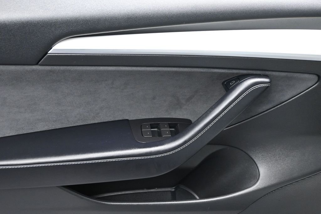 Used 2022 White Tesla Base image 6