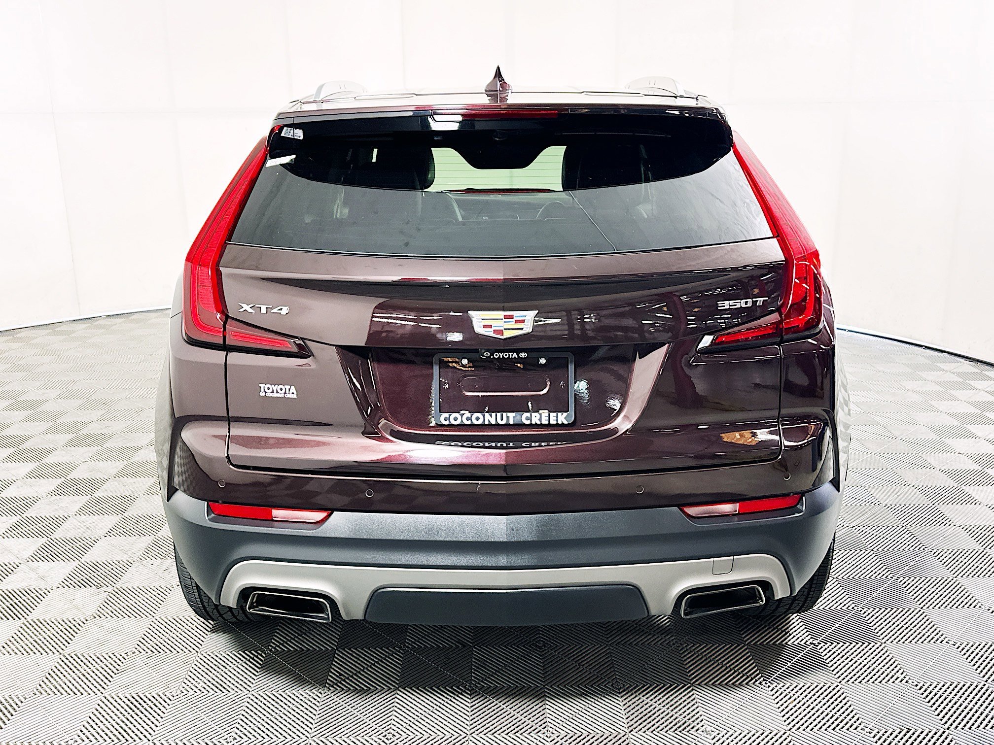 Used 2020 Garnet Metallic Cadillac FWD Premium Luxury image 4