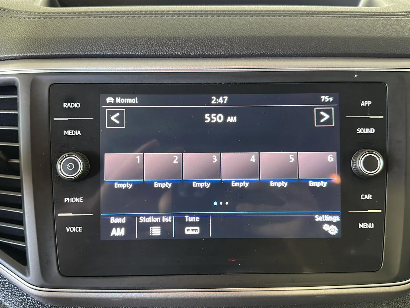 Used 2019 Platinum Gray Metallic Volkswagen 3.6L V6 SE image 16