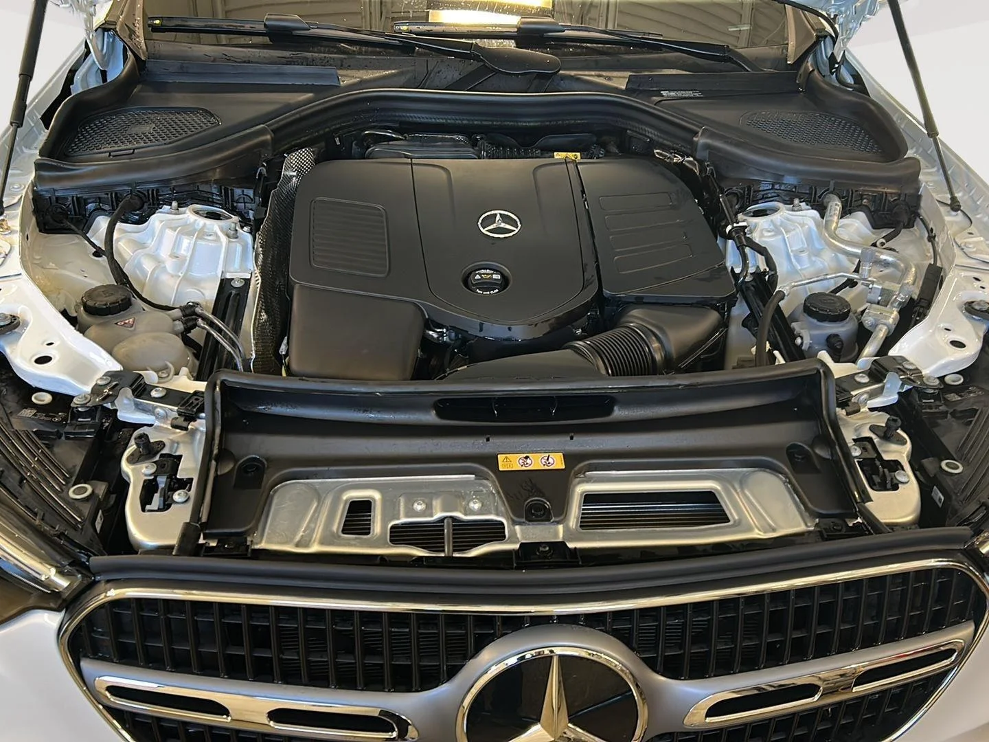 New 2026 Polar White Mercedes-Benz GLC 300 image 29