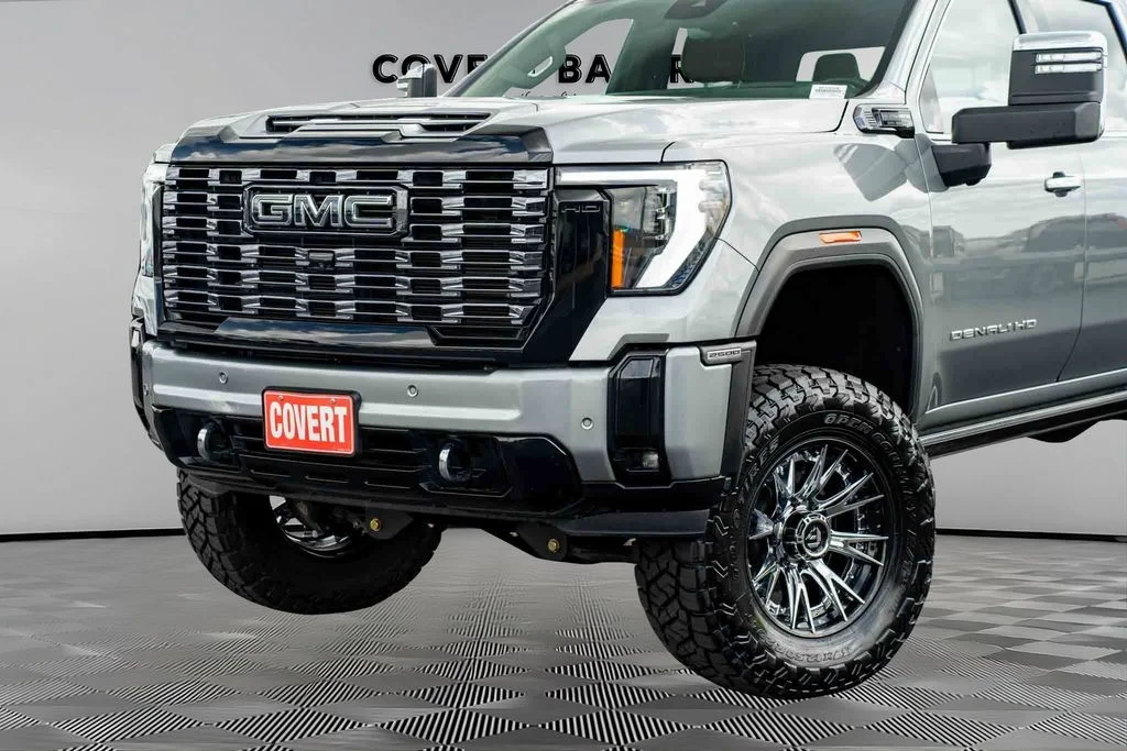 Used 2025 Silver GMC Denali Ultimate image 7