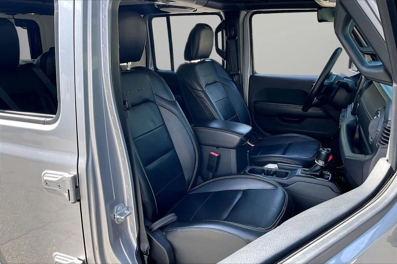 Certified Used 2018 Silver Jeep Sahara image 24