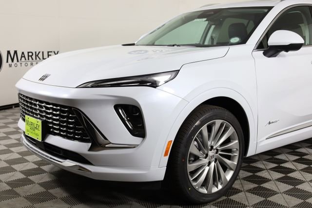 New 2026 Iridescent White Tricoat Buick Avenir image 42