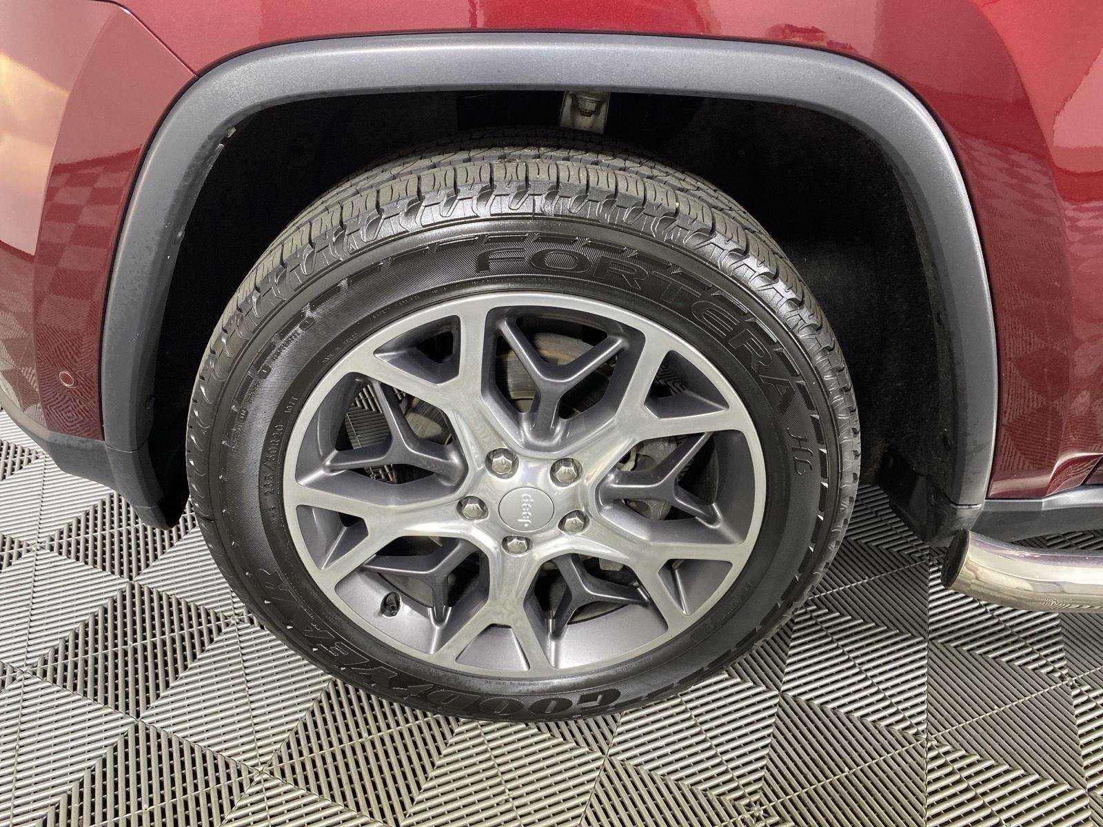 Used 2019 Velvet Red Pearlcoat Jeep Limited image 12