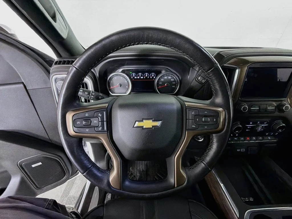 Used 2022 White Chevrolet High Country image 13