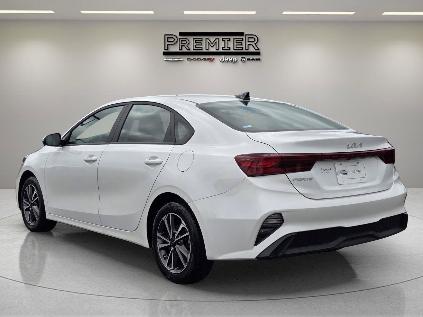 Used 2024 Snow White Pearl Kia LXS image 8