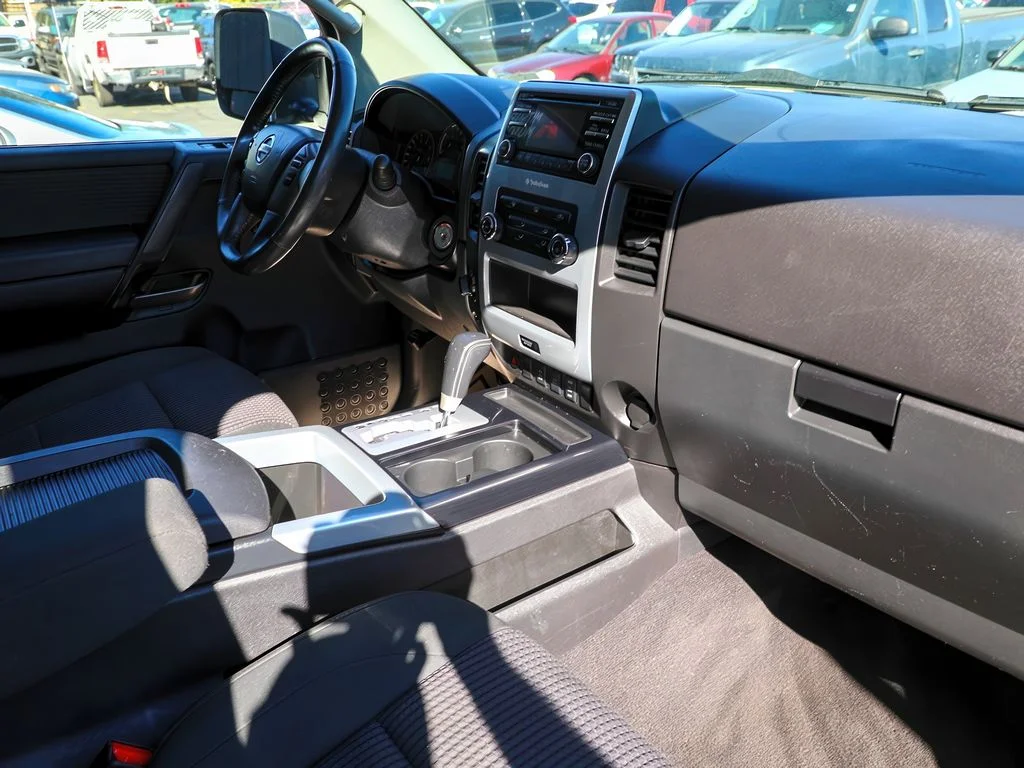 Used 2014  Nissan S image 19