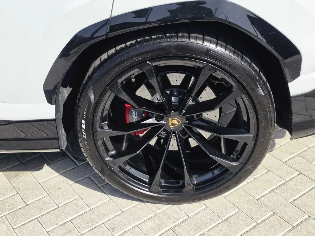 Used 2022 Bianco Icarus Metallic Lamborghini Base image 5