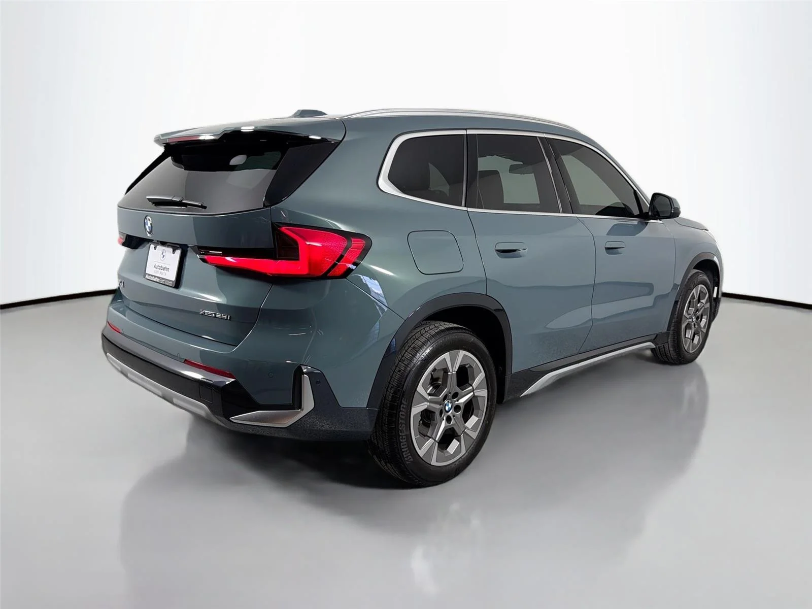 Used 2026 Cape York Green Metallic BMW xDrive28i image 5