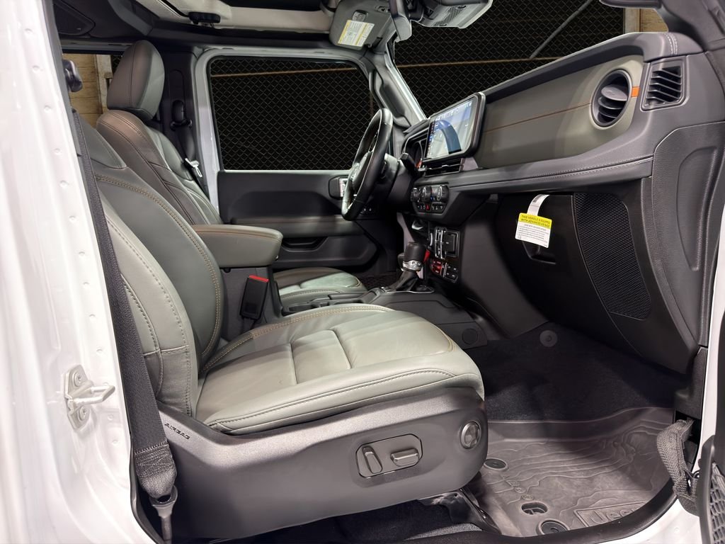 Used 2024 Bright White Clearcoat Jeep Mojave X image 16
