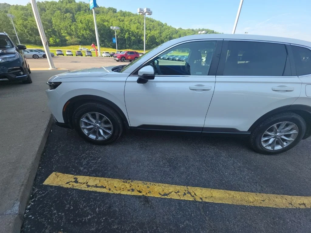 Used 2024 White Honda EX image 7