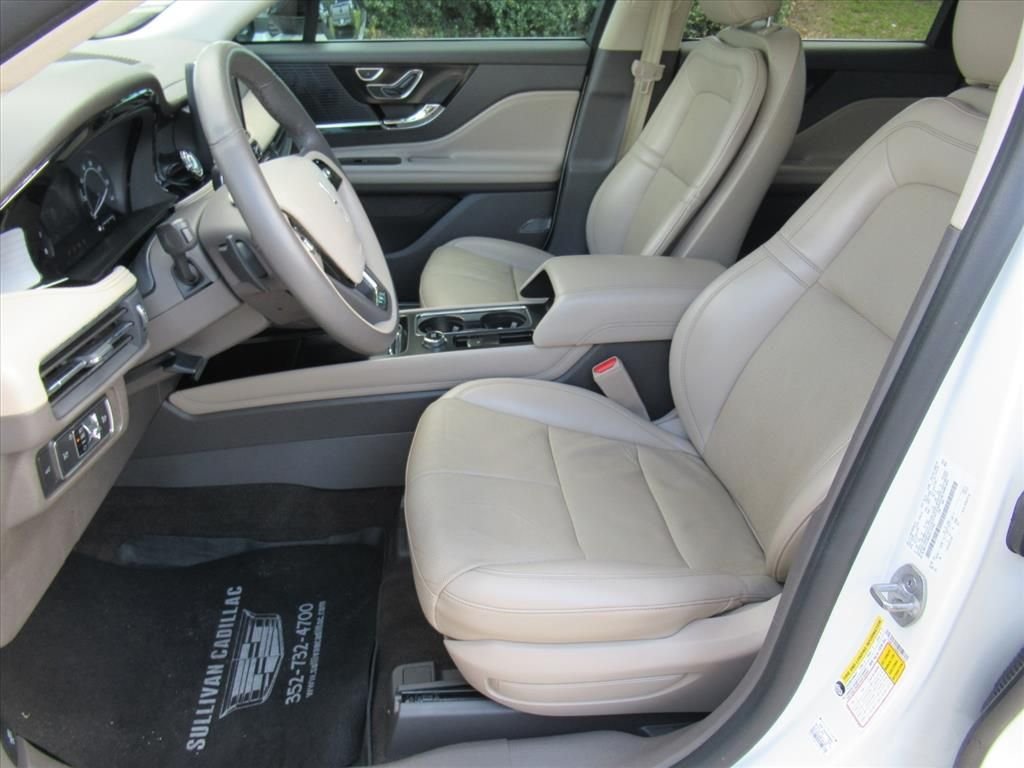 Used 2022 White Lincoln Standard image 16