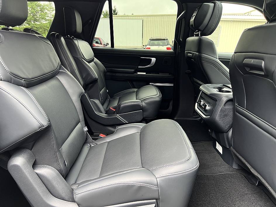 New 2027 Star White Metallic Tri-Coat Ford MAX Platinum image 23