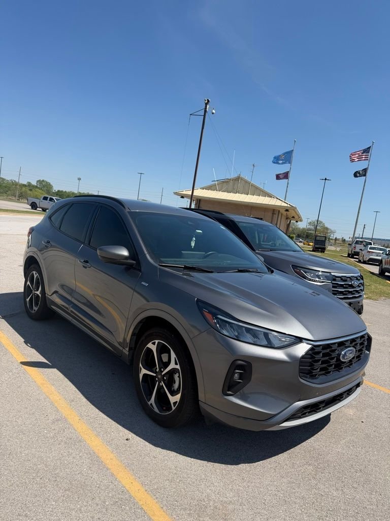 2023 Ford Escape ST-Line Select AWD 2.0L's photo
