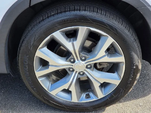 Used 2020 White Hyundai SEL image 15