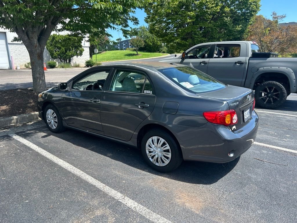 Used 2010 Gray Toyota LE image 4