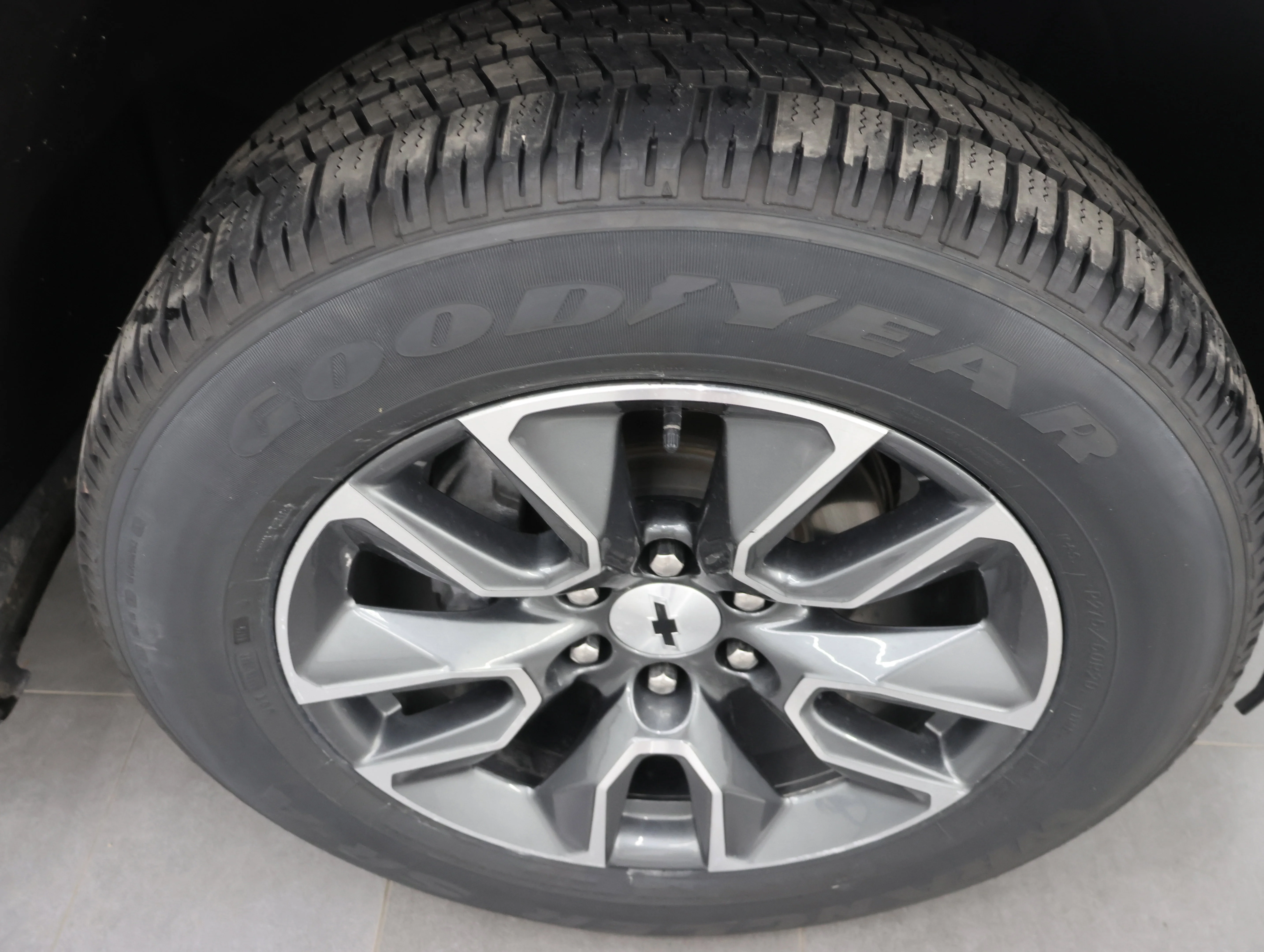 Used 2023 Summit White Chevrolet RST image 3