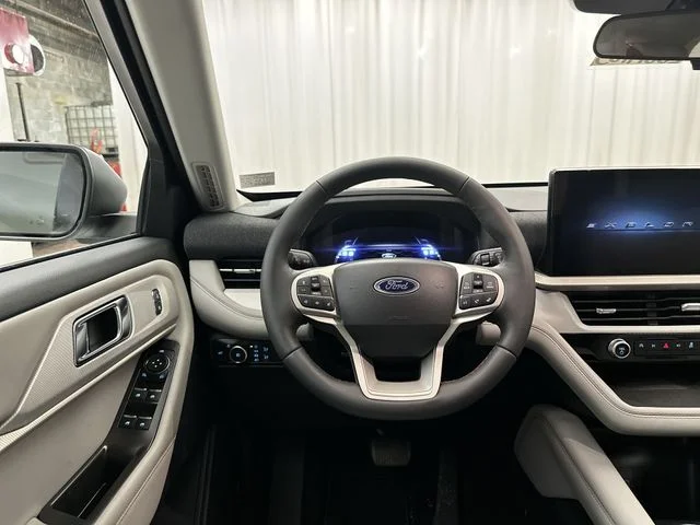 New 2026 Star White Metallic Tri-Coat Ford Active image 13