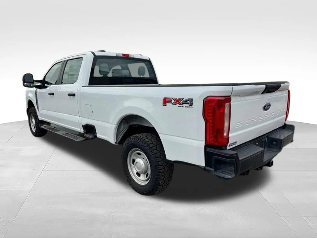 Used 2024 White Ford XL image 9