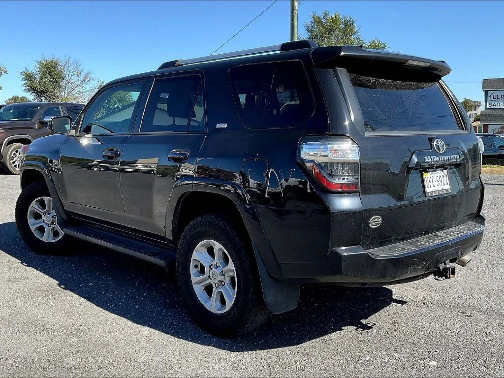Used 2019 Midnight Black Metallic Toyota SR5 image 3