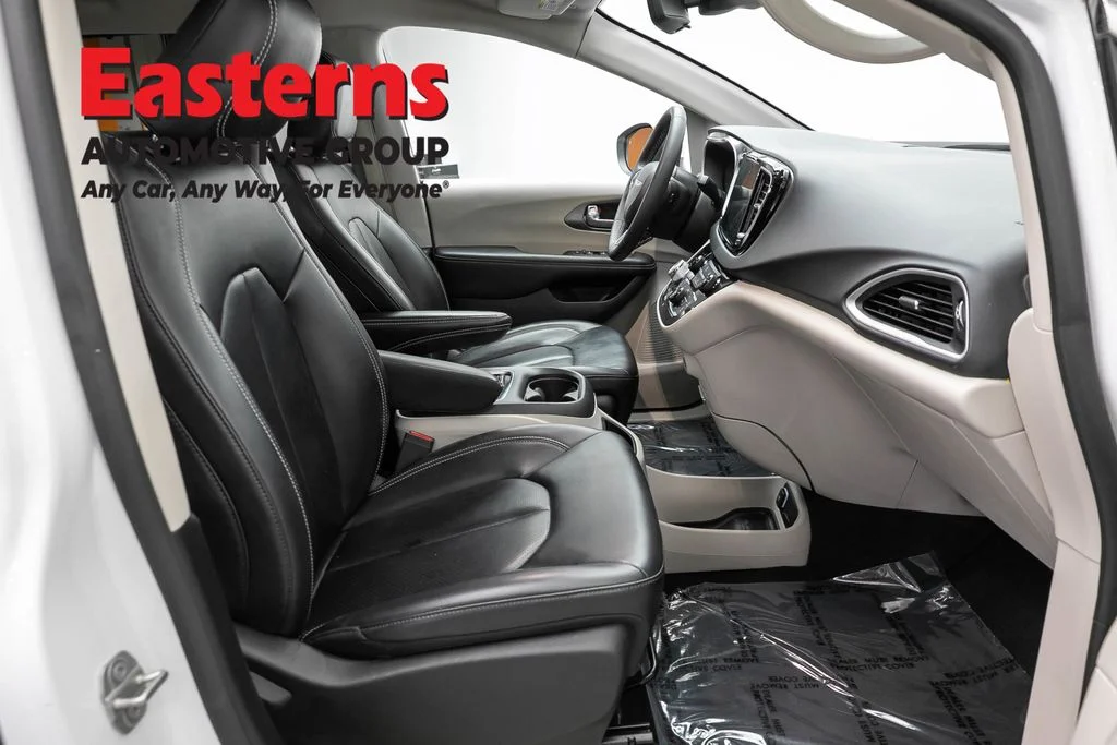 Used 2023 White Chrysler Touring L image 23