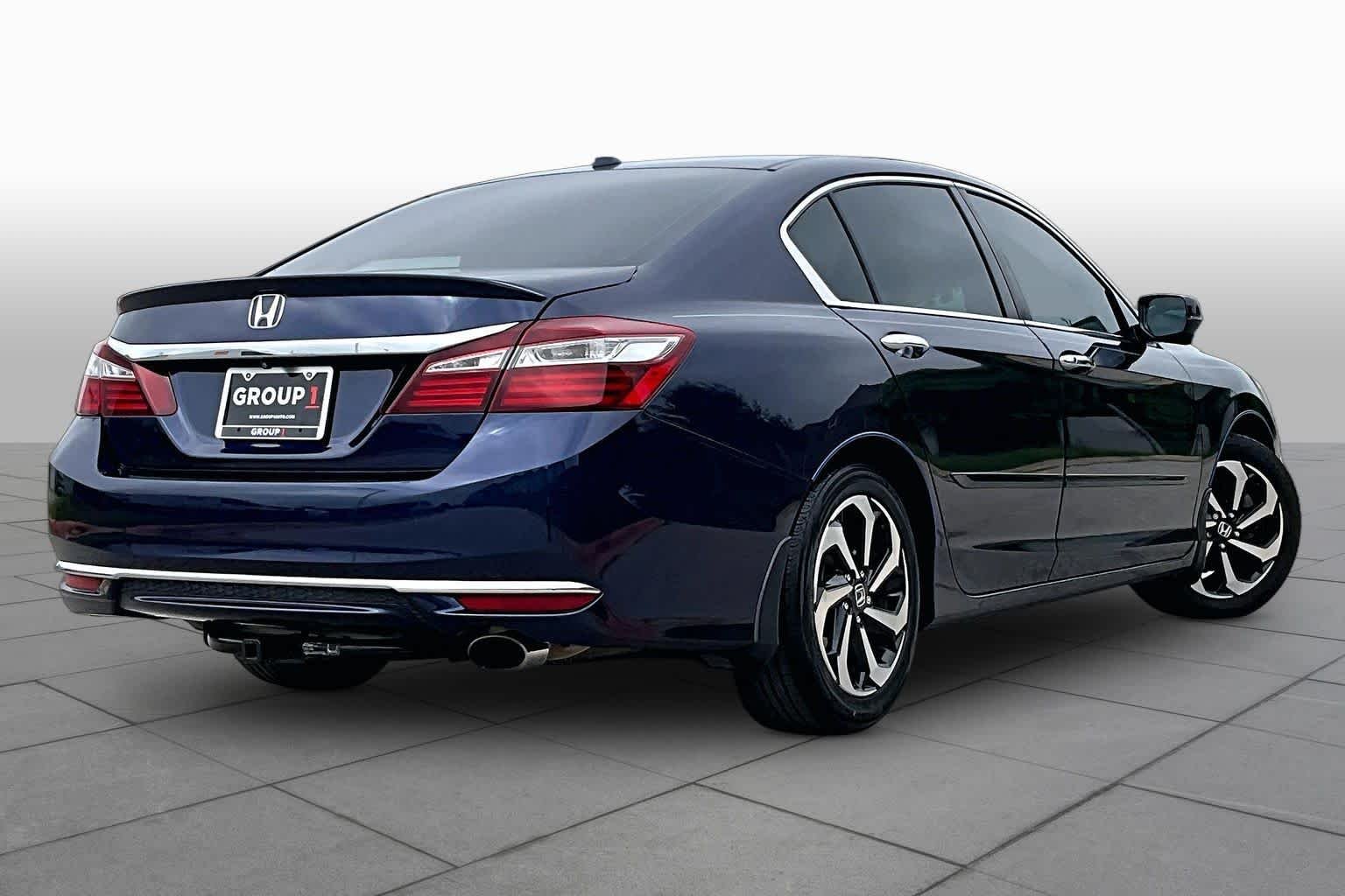 Used 2017 Obsidian Blue Pearl Honda EX-L image 13