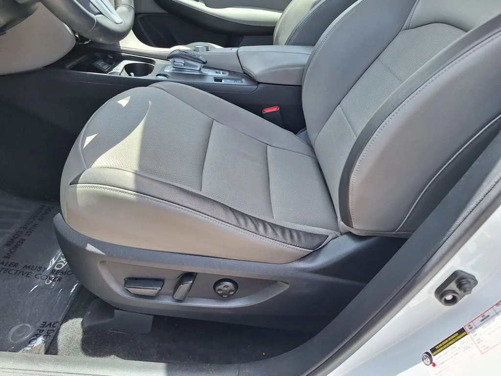 Used 2023 White INFINITI LUXE image 30