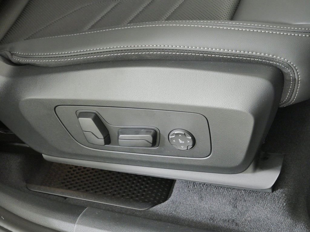 New 2026 Space Silver Metallic BMW xDrive28i image 22